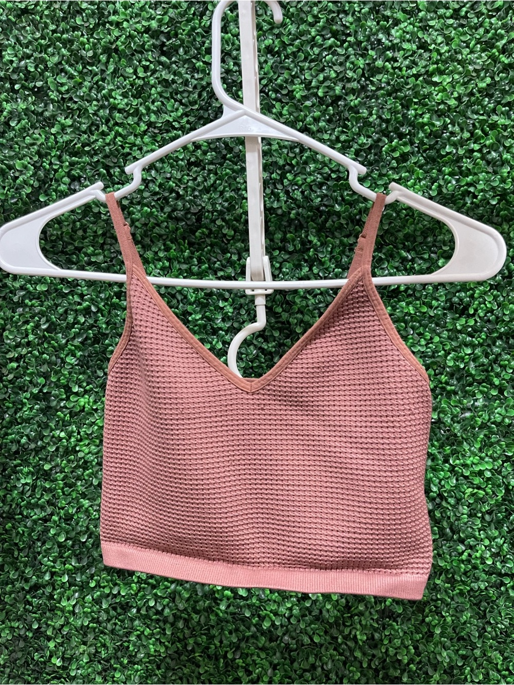 Textured V-Neck Cropped Tank Top in Dusty Rose